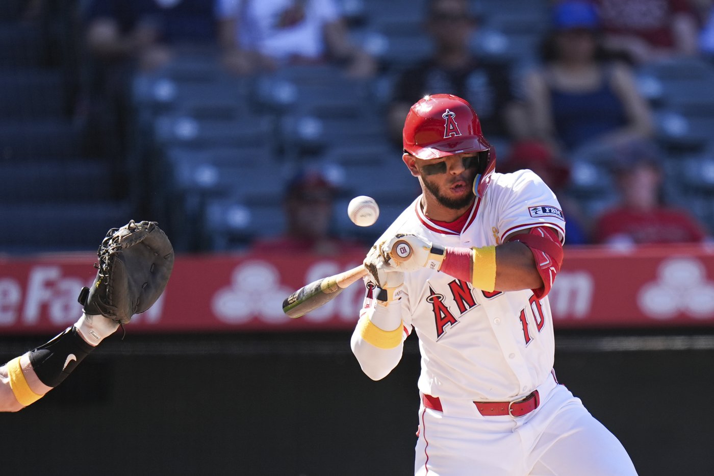 Travis d'Arnaud's RBI double in eighth inning lifts Angels to 4-3 win over Athletics | iNFOnews.ca Travis d'Arnaud's RBI double in eighth inning lifts Angels to 4-3 win over Athletics | iNFOnews.ca