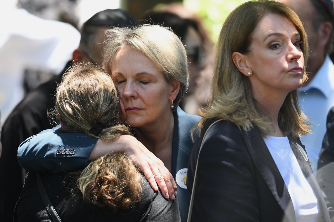 Mourners grieve 10-year-old killed in Bondi mass shooting as Australian leader pledges new hate laws | iNFOnews.ca