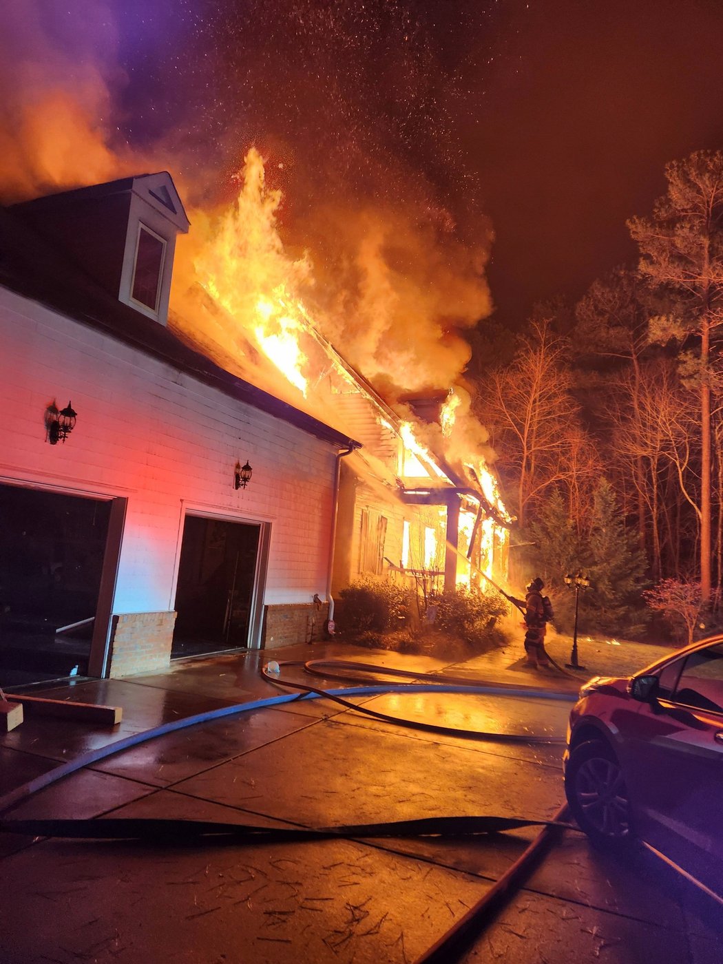 Father of NASCAR driver Denny Hamlin dies after house fire, mother critically injured | iNFOnews.ca