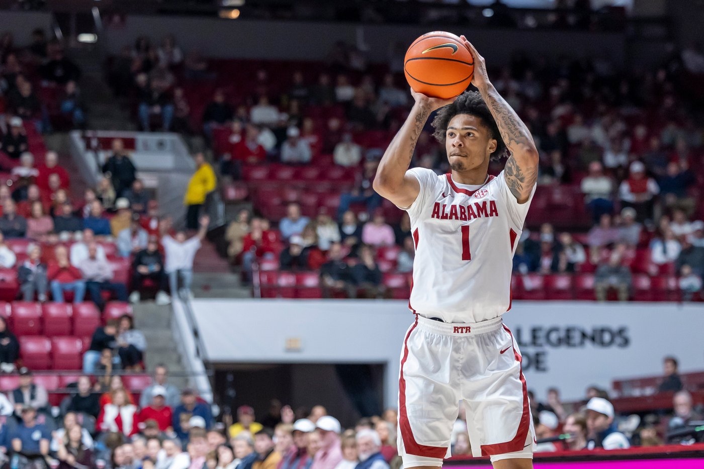 Holloway's career-high 26 points lead No. 14 Alabama over Yale, 102-78 | iNFOnews.ca