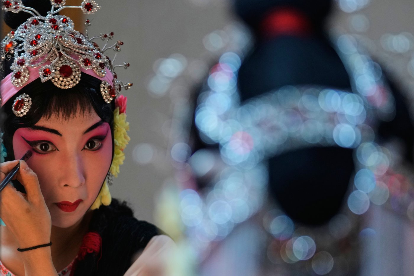 In a breakneck digital era, the ancient art of Peking opera works hard to keep flourishing | iNFOnews.ca