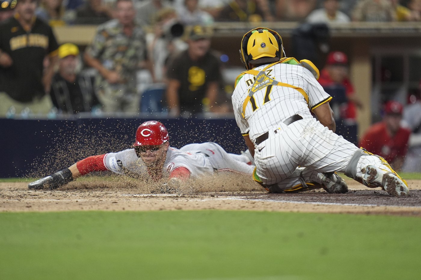 De La Cruz and Andujar lead late rally that gives the Reds a 2-1 win over the Padres | iNFOnews.ca De La Cruz and Andujar lead late rally that gives the Reds a 2-1 win over the Padres | iNFOnews.ca
