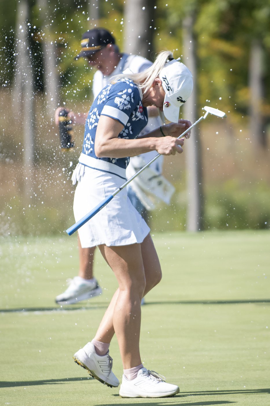 Hull takes advantage of Thitikul's final-hole meltdown to win Kroger Queen City title | iNFOnews.ca Hull takes advantage of Thitikul's final-hole meltdown to win Kroger Queen City title | iNFOnews.ca