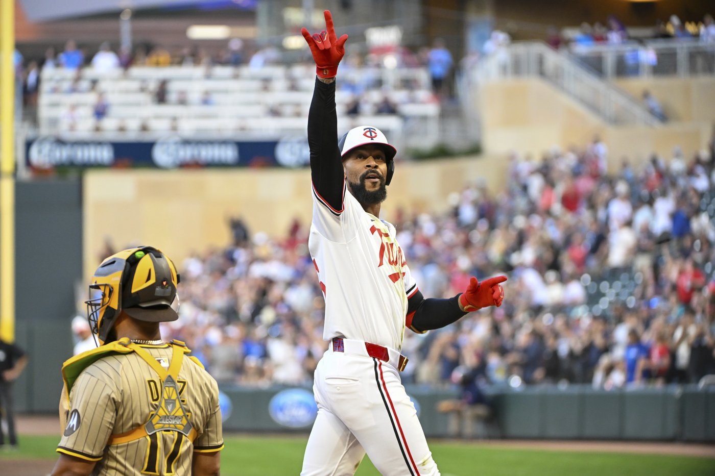 Díaz homers twice as Padres beat Twins 12-3 | iNFOnews.ca Díaz homers twice as Padres beat Twins 12-3 | iNFOnews.ca