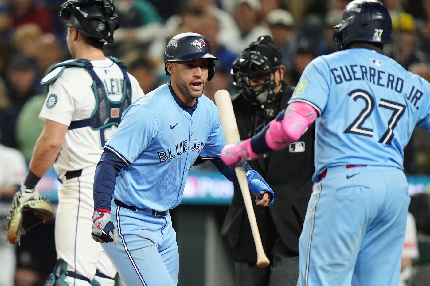 Photo Gallery: Blue Jays even ALCS with 8-2 win in Game 4 | iNFOnews.ca