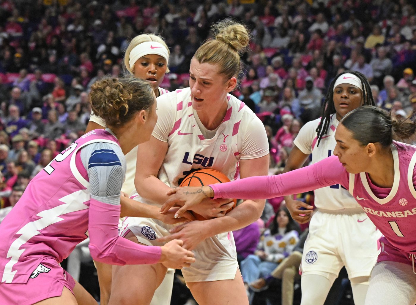 No. 6 LSU women pull away after slow start to beat Arkansas 92-70 | iNFOnews.ca