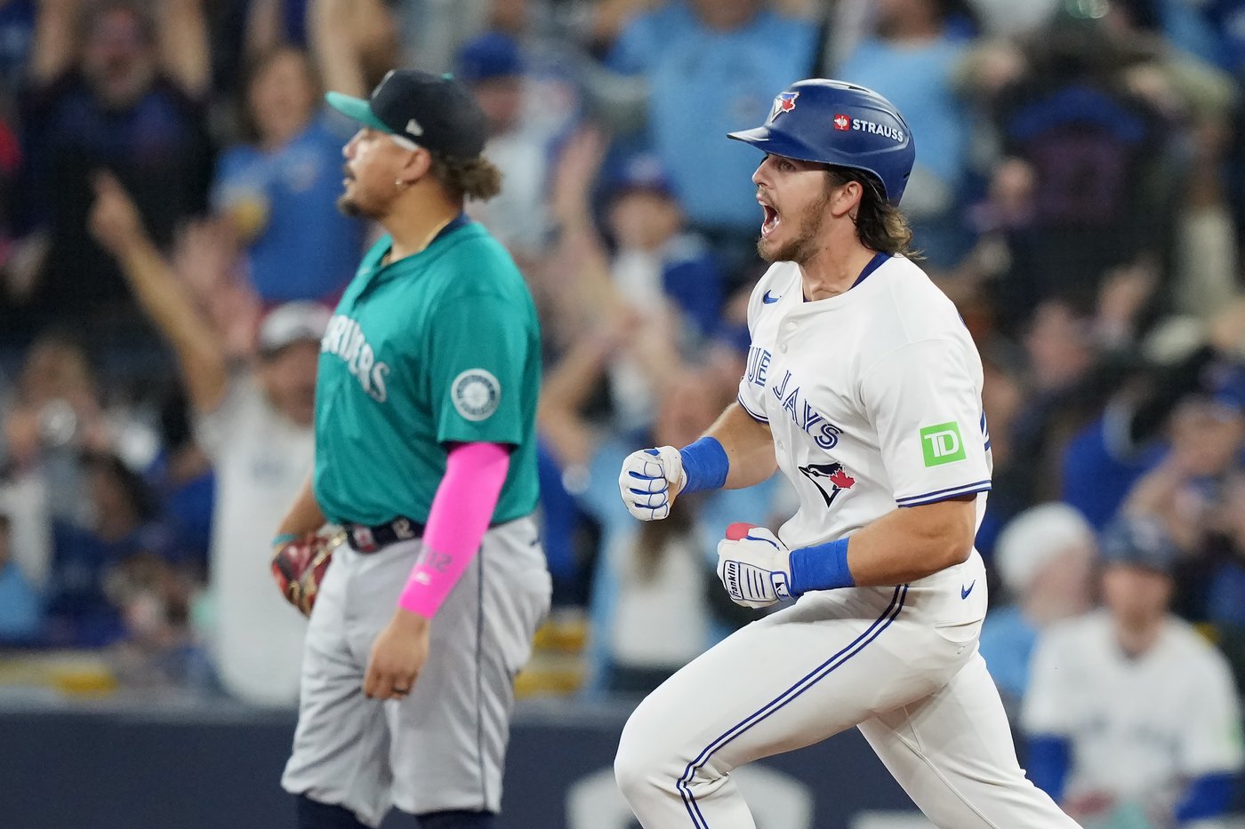 Photo Gallery: Blue Jays force Game 7 in ALCS with 6-2 win | iNFOnews.ca