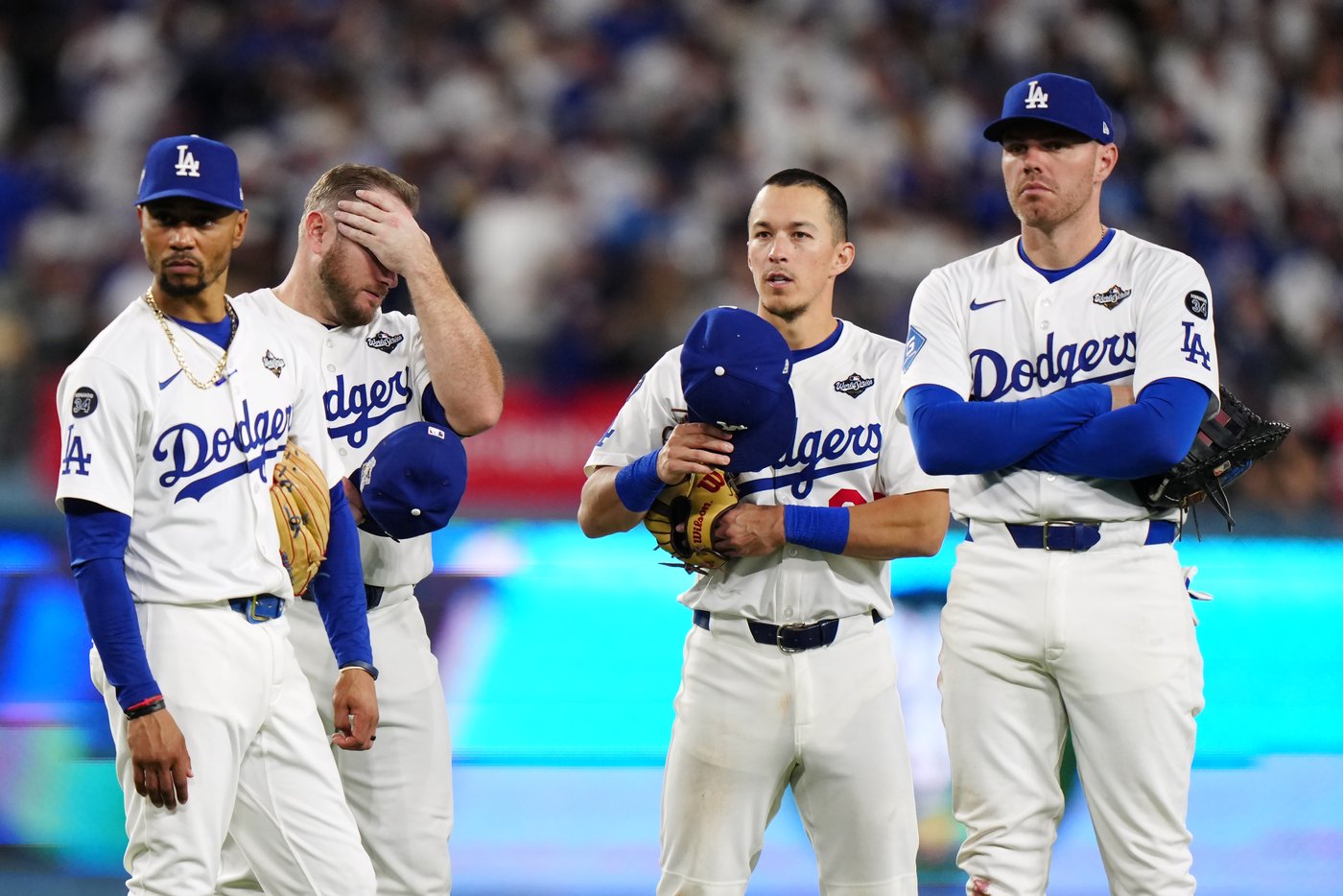 Photo Gallery: Blue Jays top Dodgers 6-1 to take 3-2 series lead | iNFOnews.ca