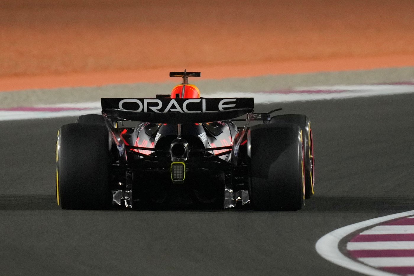 Piastri wins sprint race at Qatar GP to close gap on F1 leader Norris | iNFOnews.ca