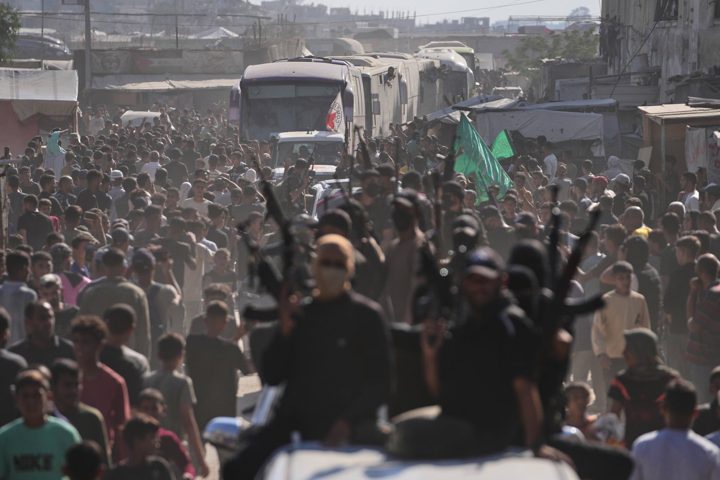 Israelis and Palestinians rejoice as hostages are released and prisoners freed, in photos | iNFOnews.ca