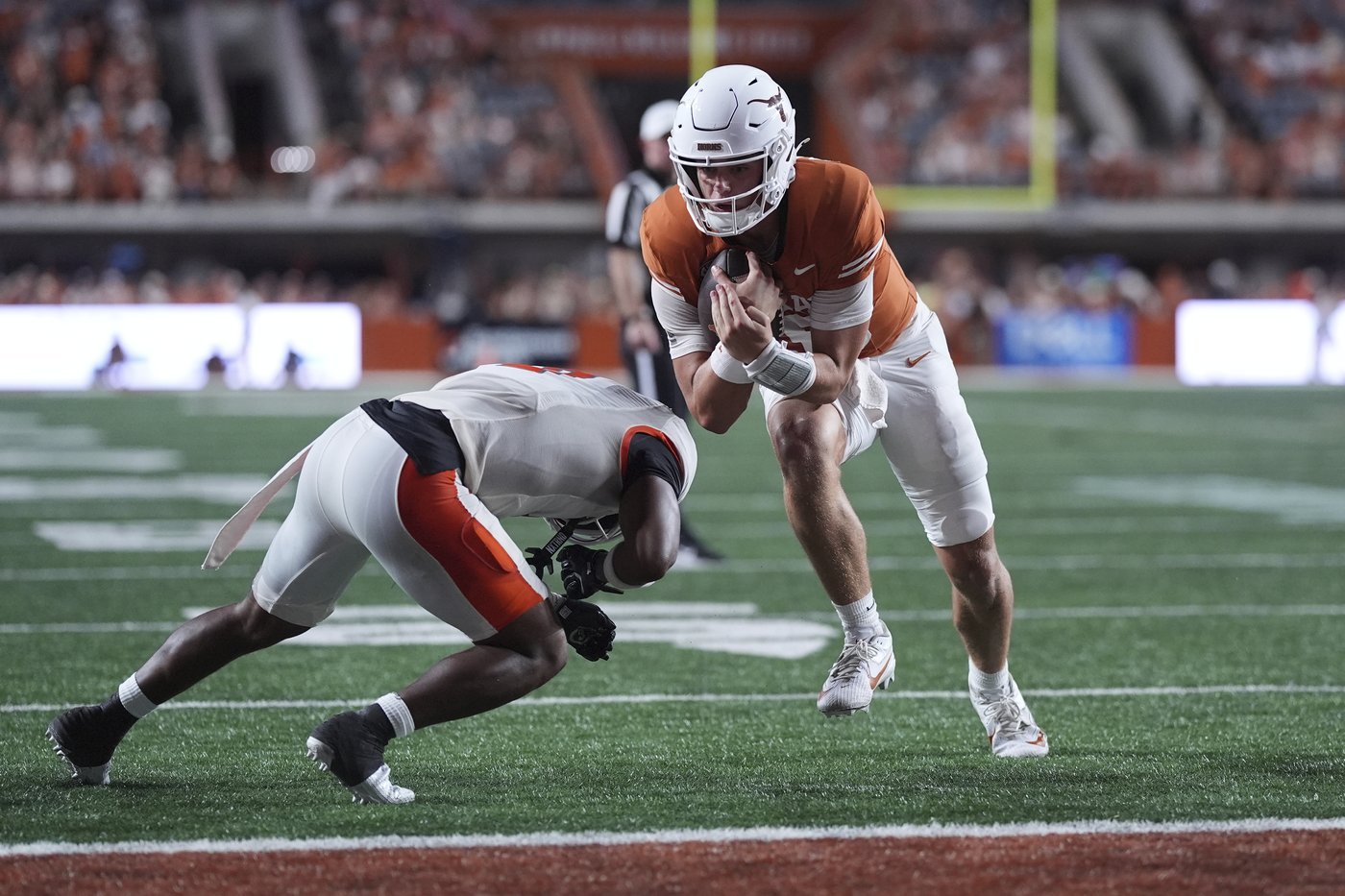 Buckle up: No. 9 Texas begins daunting stretch away from home against Florida in the Swamp | iNFOnews.ca