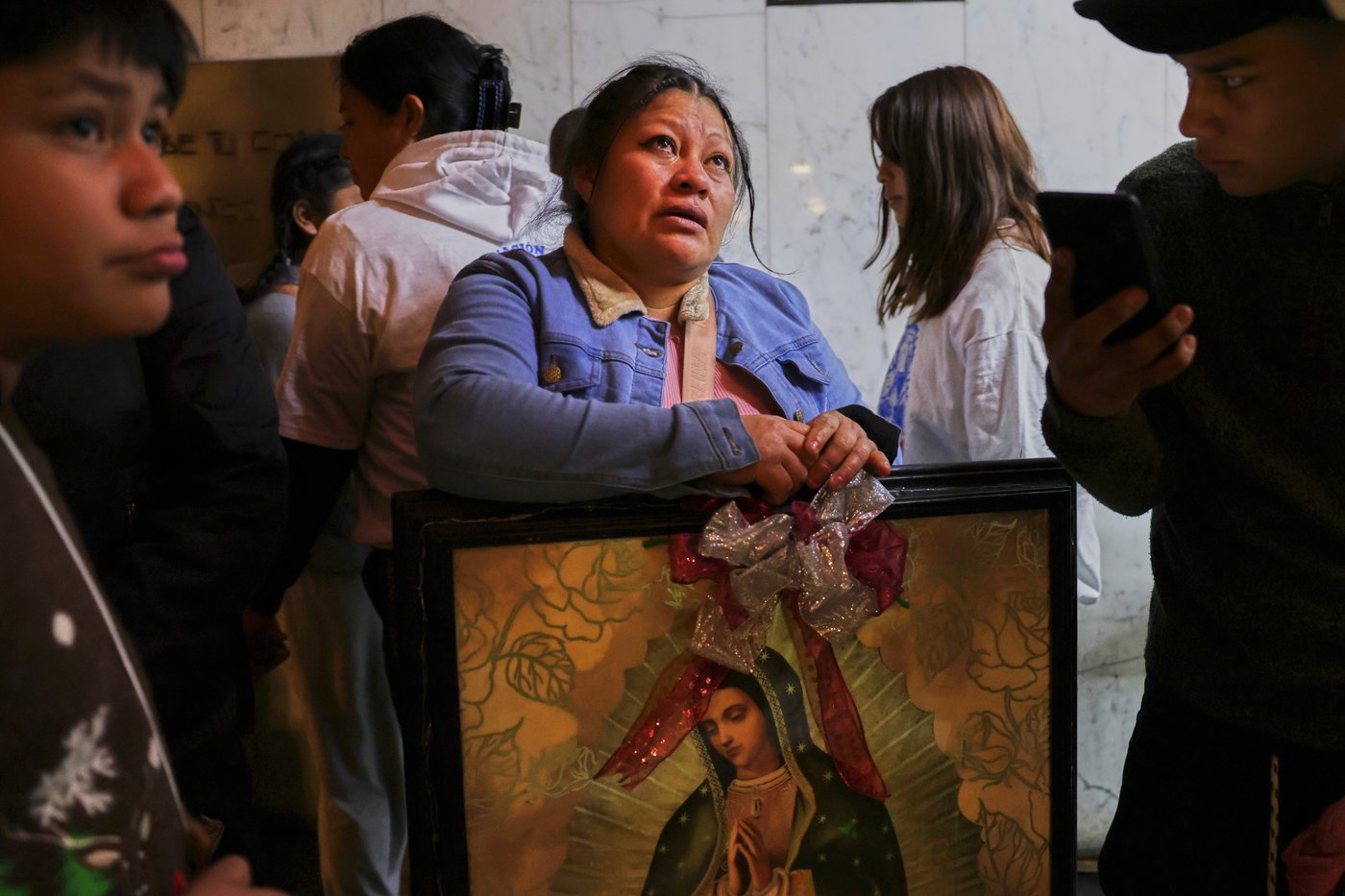 Believers in Our Lady of Guadalupe flock to her Mexico City shrine, in photos | iNFOnews.ca
