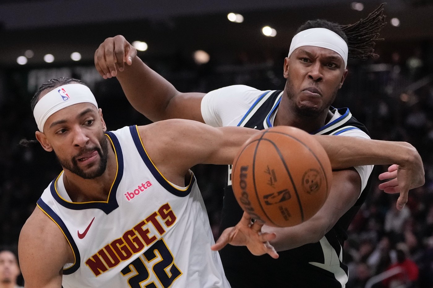 Strawther scores 20 points as short-handed Nuggets outlast slumping Bucks 102-100 | iNFOnews.ca