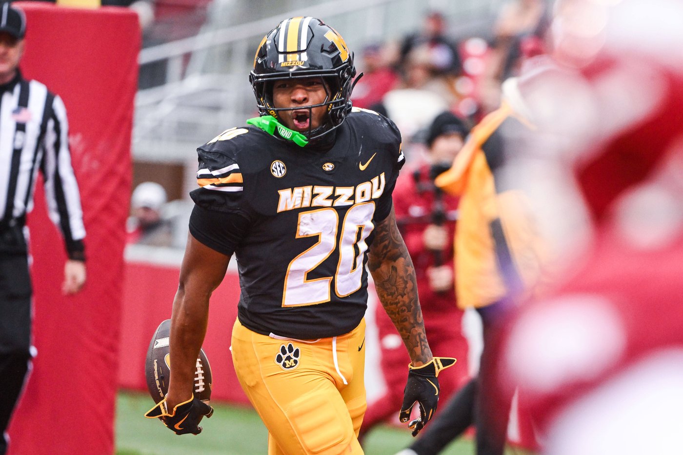 Missouri runs for 322 yards in win over Arkansas | iNFOnews.ca