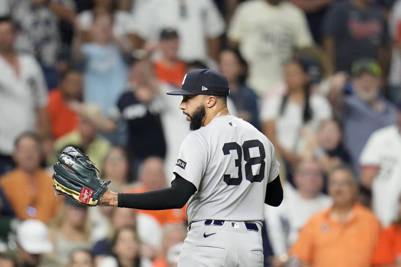 Astros walk their way to 8-7 comeback win over Yankees | iNFOnews.ca Astros walk their way to 8-7 comeback win over Yankees | iNFOnews.ca