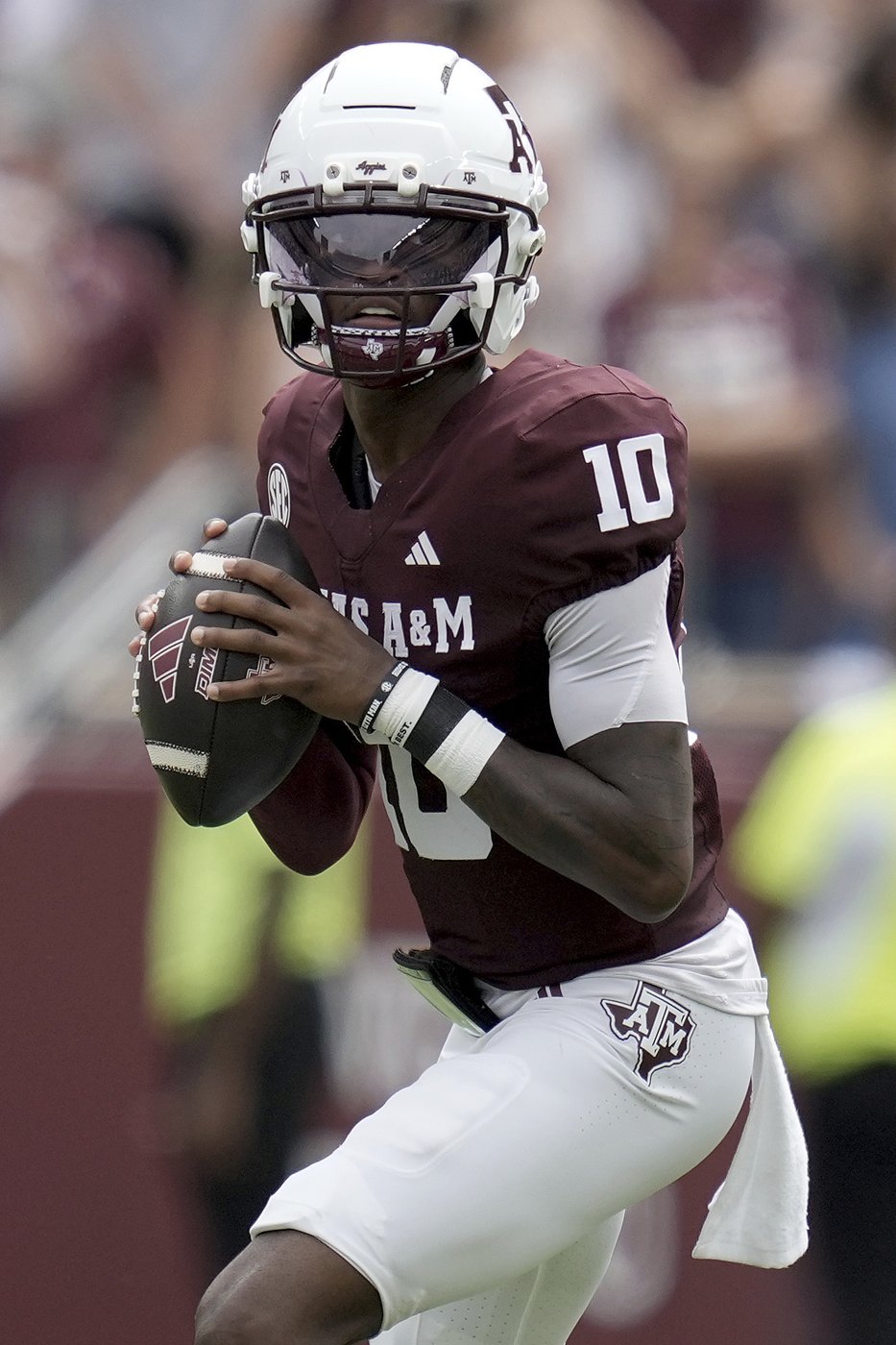 Texas A&M quarterback Marcel Reed leaves game after awkward fall | iNFOnews.ca Texas A&M quarterback Marcel Reed leaves game after awkward fall | iNFOnews.ca