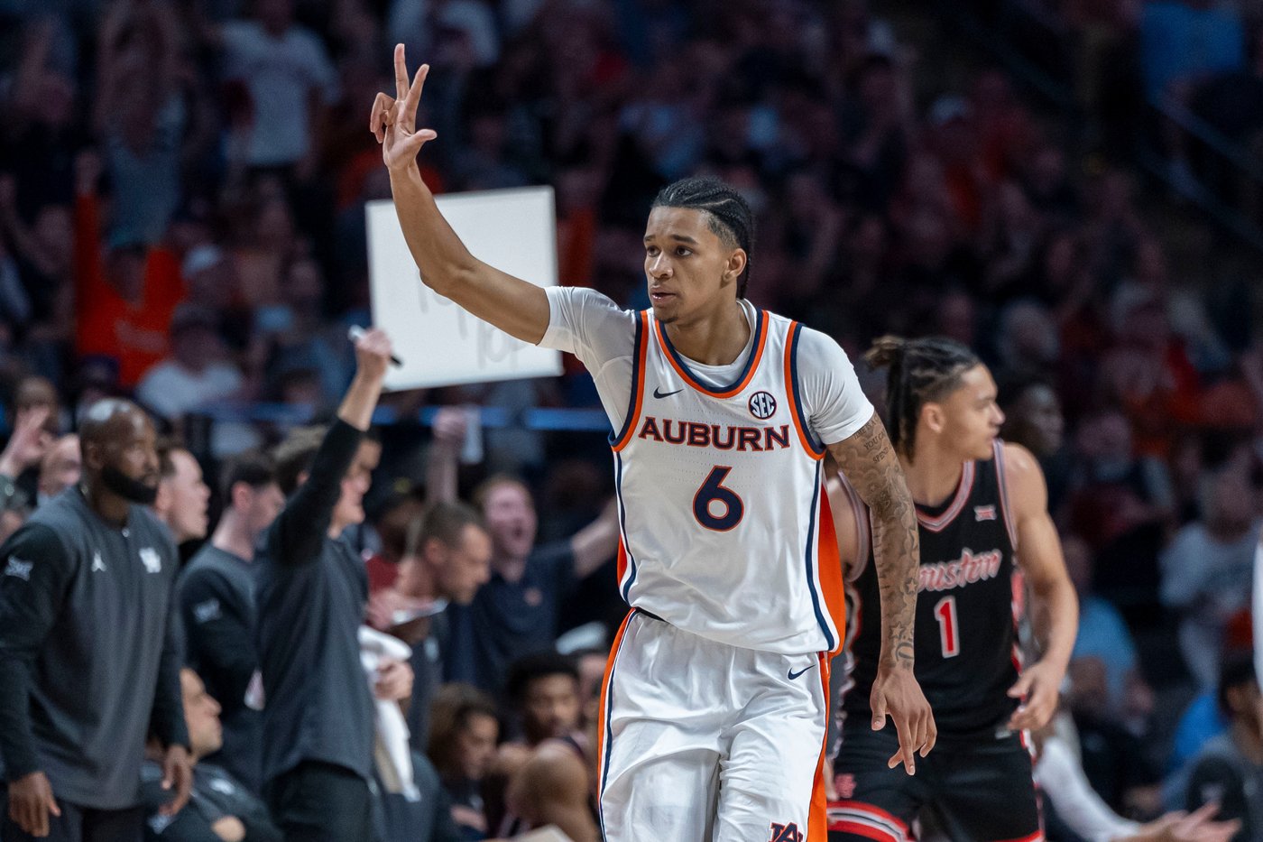 Kingston Flemings scores 22 as No. 1 Houston holds off No. 22 Auburn 73-72 | iNFOnews.ca Kingston Flemings scores 22 as No. 1 Houston holds off No. 22 Auburn 73-72 | iNFOnews.ca