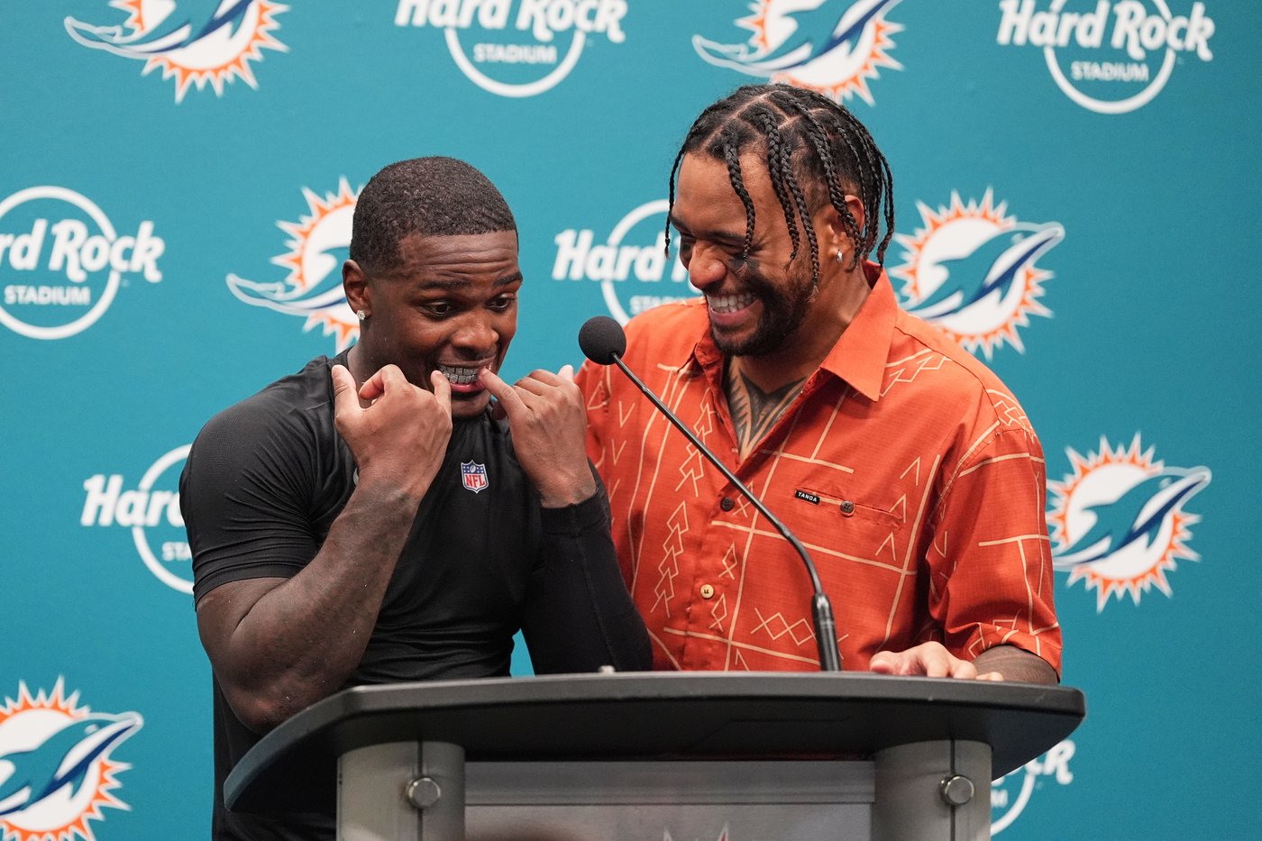 Dolphins preparing to move forward without Tyreek Hill after the star's season-ending knee injury | iNFOnews.ca