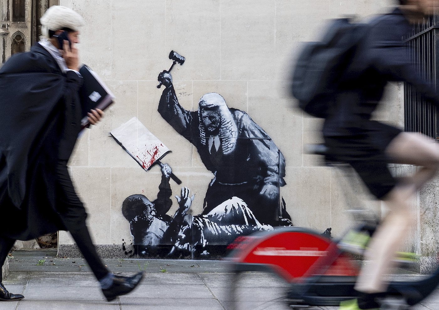 New Banksy mural of a judge beating a protester to be removed from outside London court | iNFOnews.ca New Banksy mural of a judge beating a protester to be removed from outside London court | iNFOnews.ca