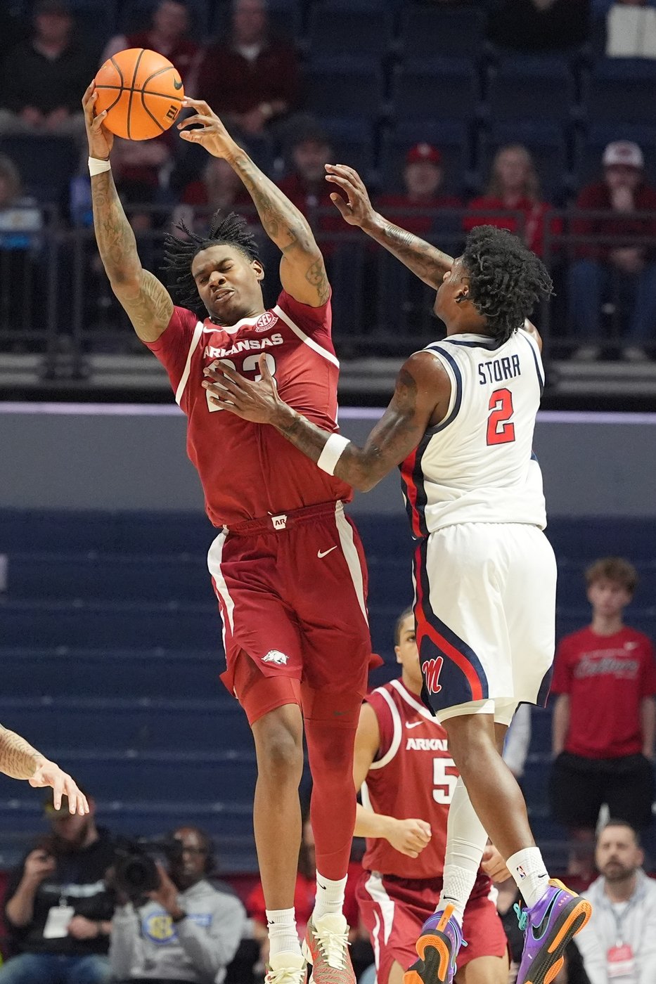 No. 15 Arkansas uses balanced scoring to beat Mississippi 94-87 in SEC matchup | iNFOnews.ca