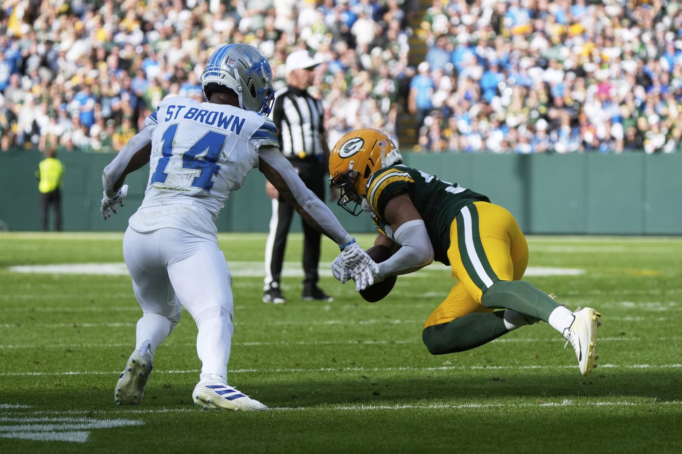 Early returns suggest the Parsons-Clark trade won't hamper the Packers' run defense | iNFOnews.ca