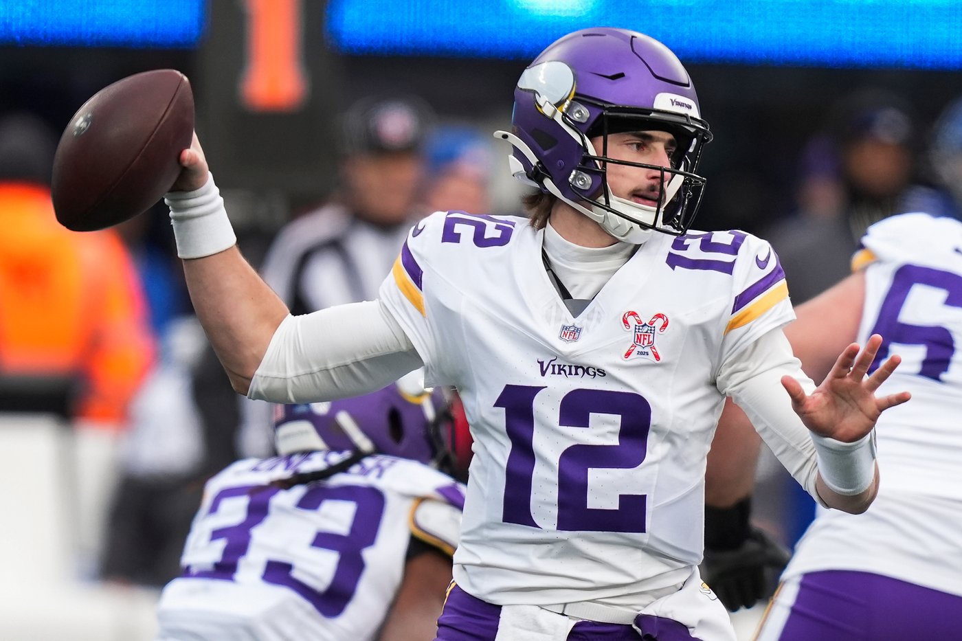 Vikings QB J.J. McCarthy has a fractured throwing hand. Max Brosmer to start vs. Lions | iNFOnews.ca