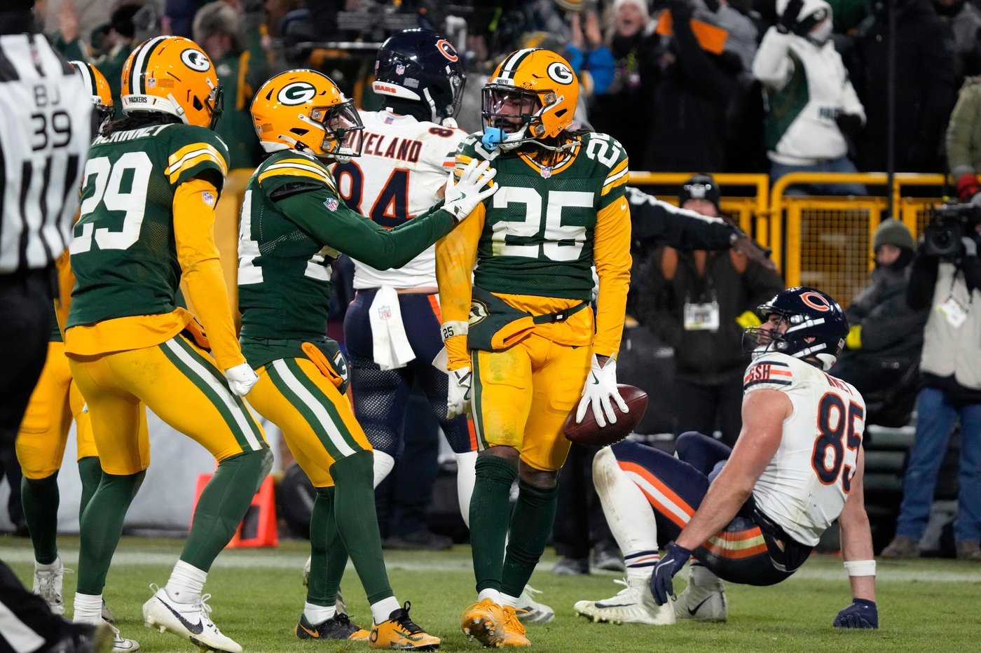 Keisean Nixon has game-sealing INT and Packers overtake Bears for NFC North lead with 28-21 win | iNFOnews.ca Keisean Nixon has game-sealing INT and Packers overtake Bears for NFC North lead with 28-21 win | iNFOnews.ca