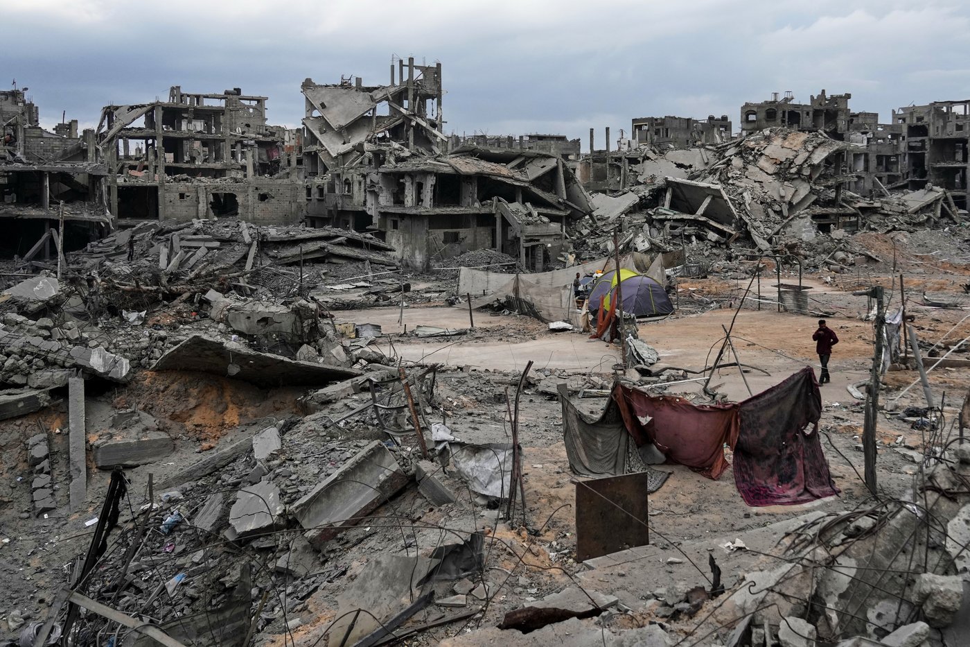 Photos show Gaza’s destruction as families return to what's left of their homes | iNFOnews.ca