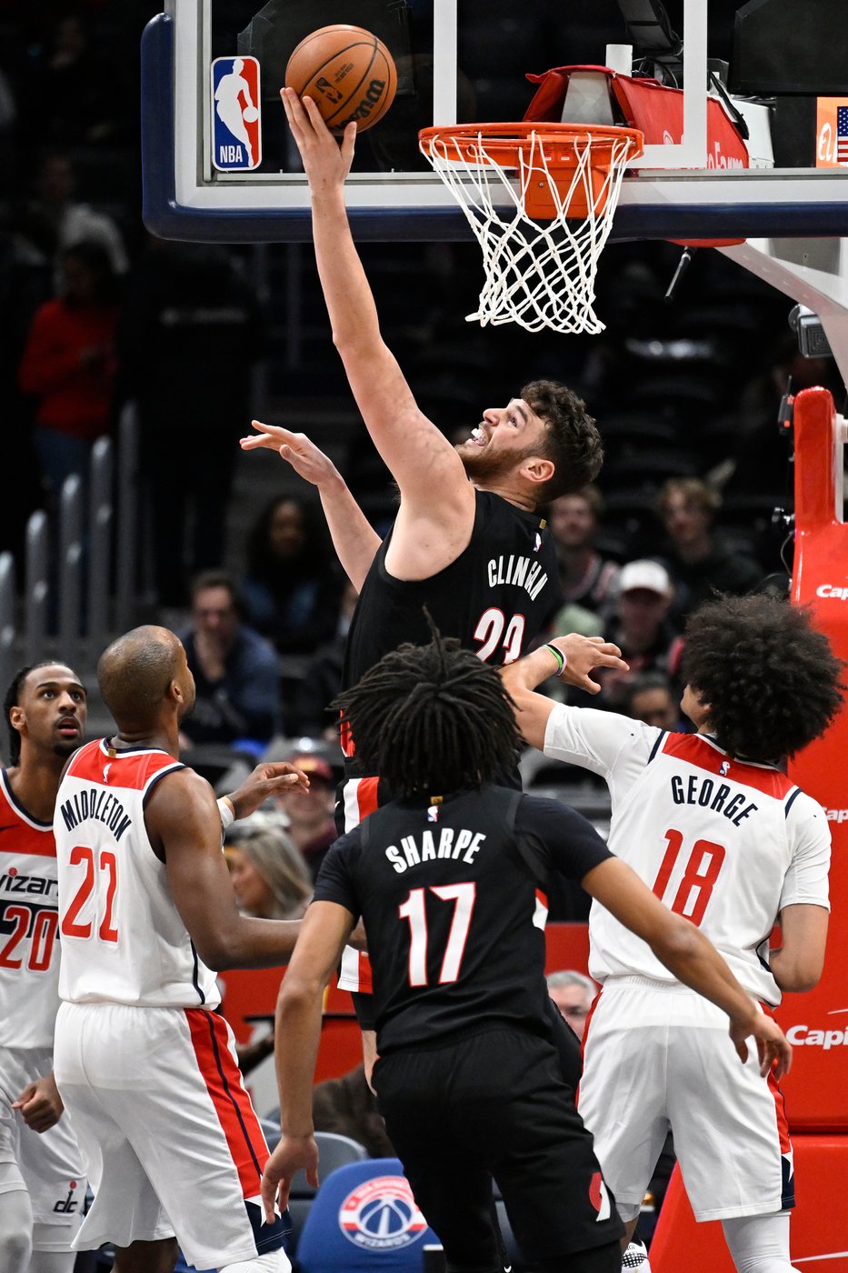 Sarr's big night helps the Wizards snap a 9-game skid with a 115-111 win over Portland | iNFOnews.ca