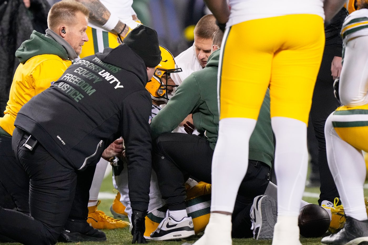 Jordan Love exits Green Bay loss with a concussion in latest injury for Packers | iNFOnews.ca