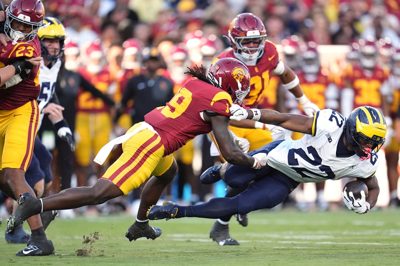 Walk-on RB King Miller powers hard-nosed USC to a 31-13 victory over No. 15 Michigan | iNFOnews.ca