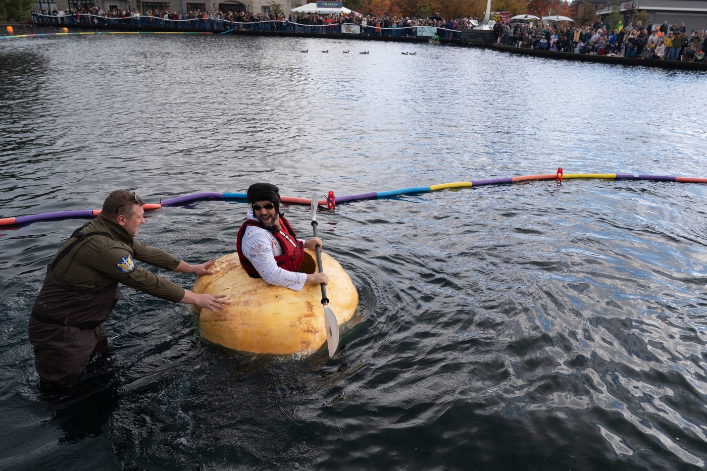 Giant, floating pumpkin races draw large crowds to annual event in Oregon | iNFOnews.ca Giant, floating pumpkin races draw large crowds to annual event in Oregon | iNFOnews.ca
