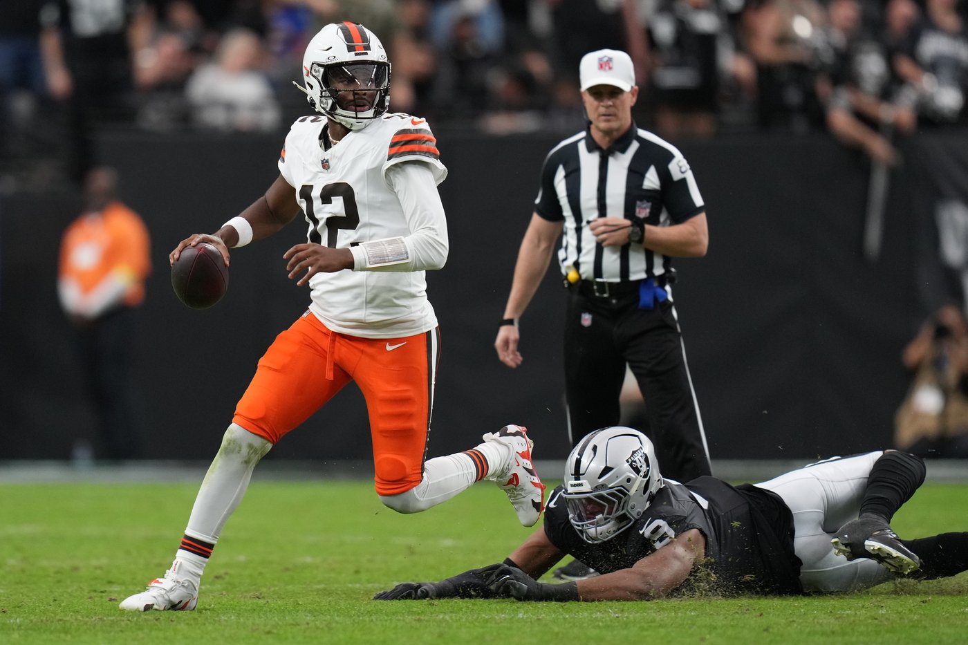 Shedeur Sanders makes some big plays and Browns' defense does the rest as rookie wins 1st NFL start | iNFOnews.ca
