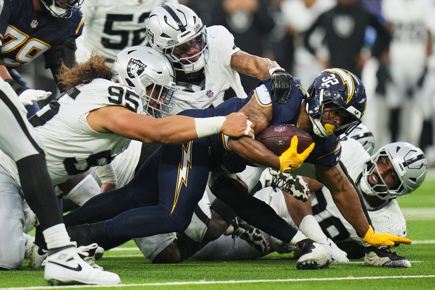 Chargers expect to have QB Justin Herbert for Monday night showdown against reeling Eagles | iNFOnews.ca