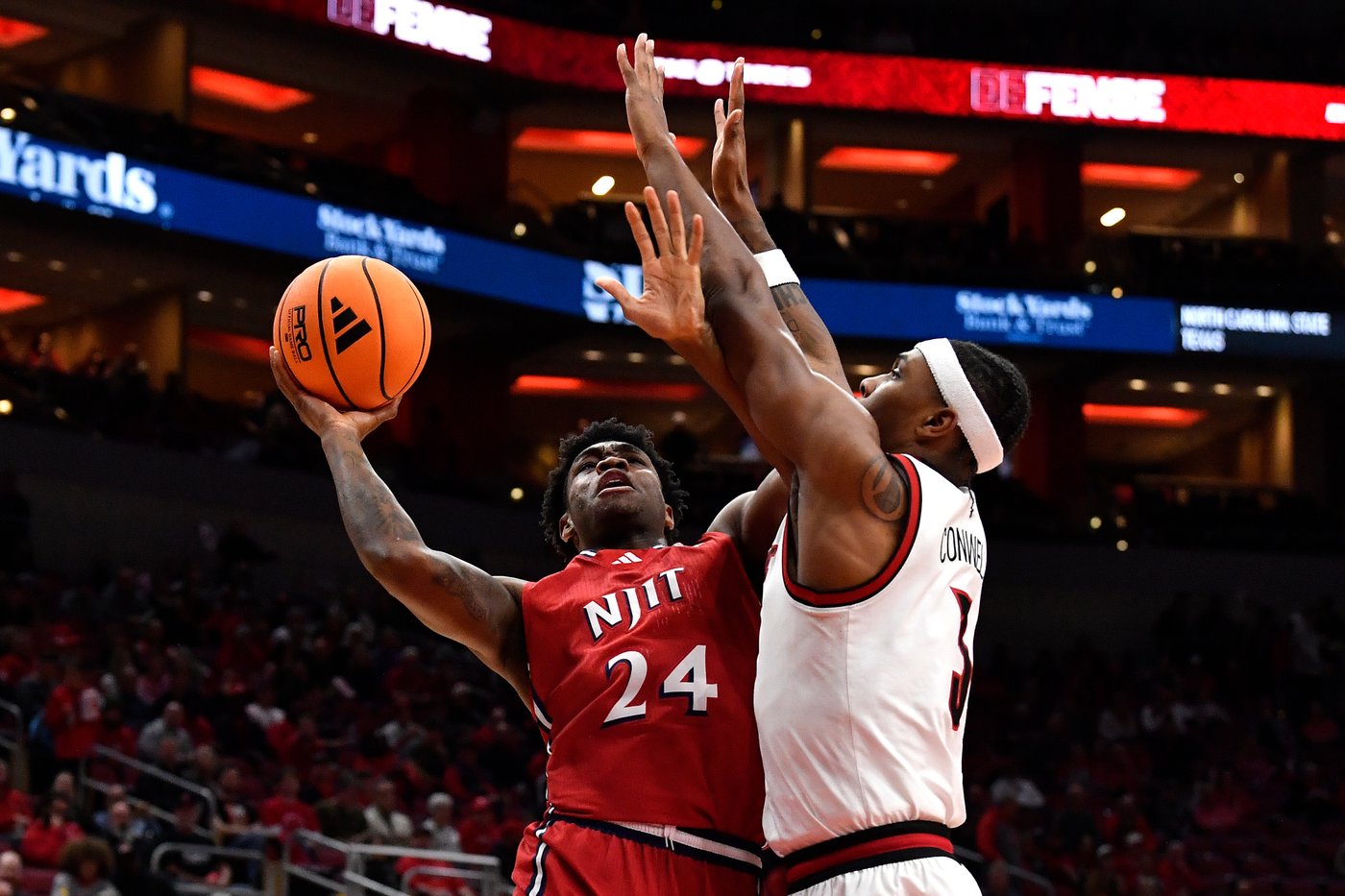 Conwell excels for No. 6 Louisville in 104-47 rout against NJIT | iNFOnews.ca