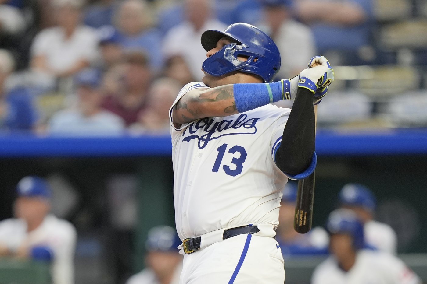 Royals score four in the eighth to snap Seattle's 10-game winning streak | iNFOnews.ca