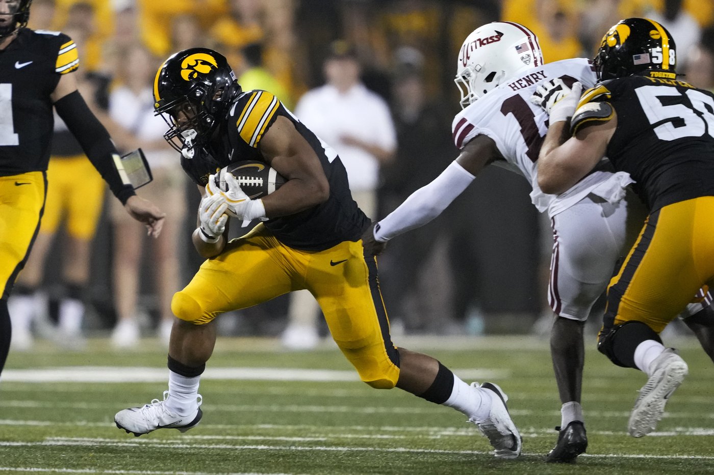 Iowa's Kirk Ferentz becomes Big Ten's winningest coach as Hawkeyes beat Massachusetts, 47-7 | iNFOnews.ca