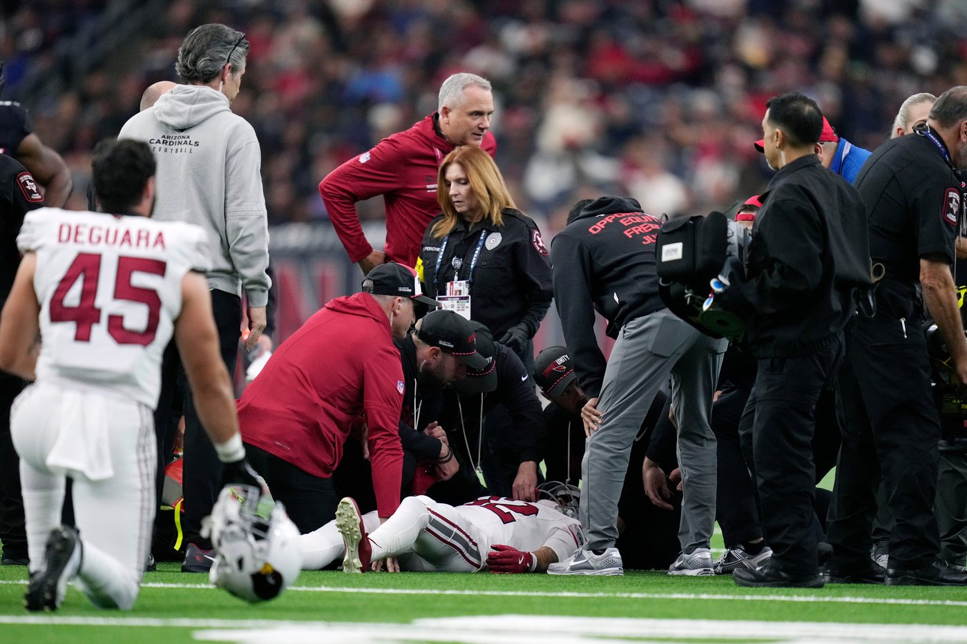 Arizona's Baccellia expected to fly home with team after leaving field on stretcher with neck injury | iNFOnews.ca Arizona's Baccellia expected to fly home with team after leaving field on stretcher with neck injury | iNFOnews.ca
