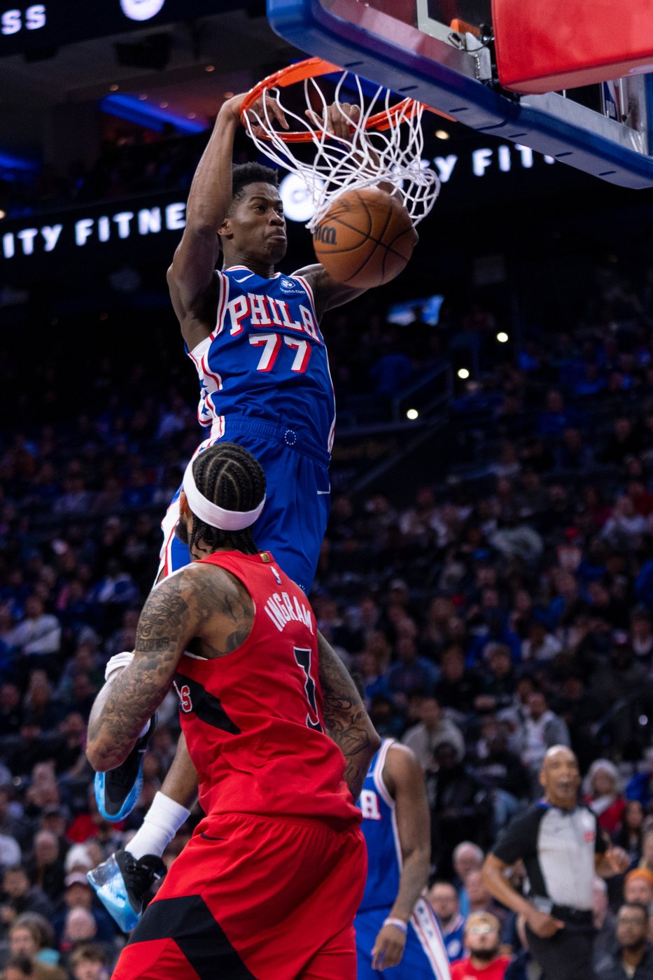 Raptors win 5th straight, surging in 3rd third to beat 76ers 121-112 | iNFOnews.ca