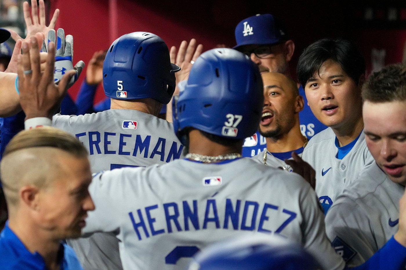 Ohtani hits splash shot into Chase Field pool, matches career high with 54th home run | iNFOnews.ca