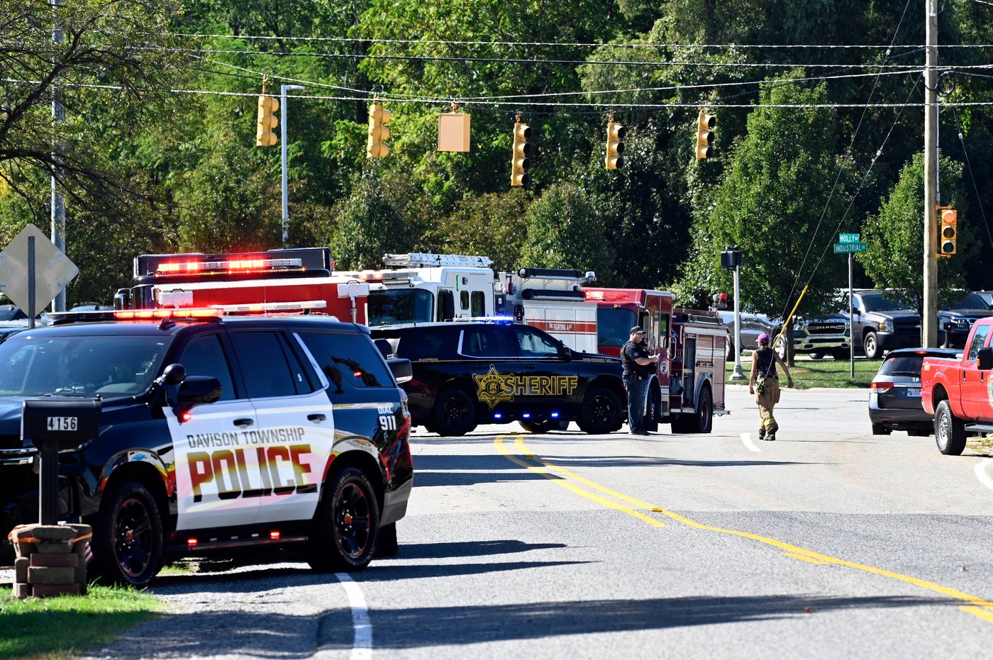 2 people dead and 8 wounded in a shooting and fire at a Michigan church, police say | iNFOnews.ca