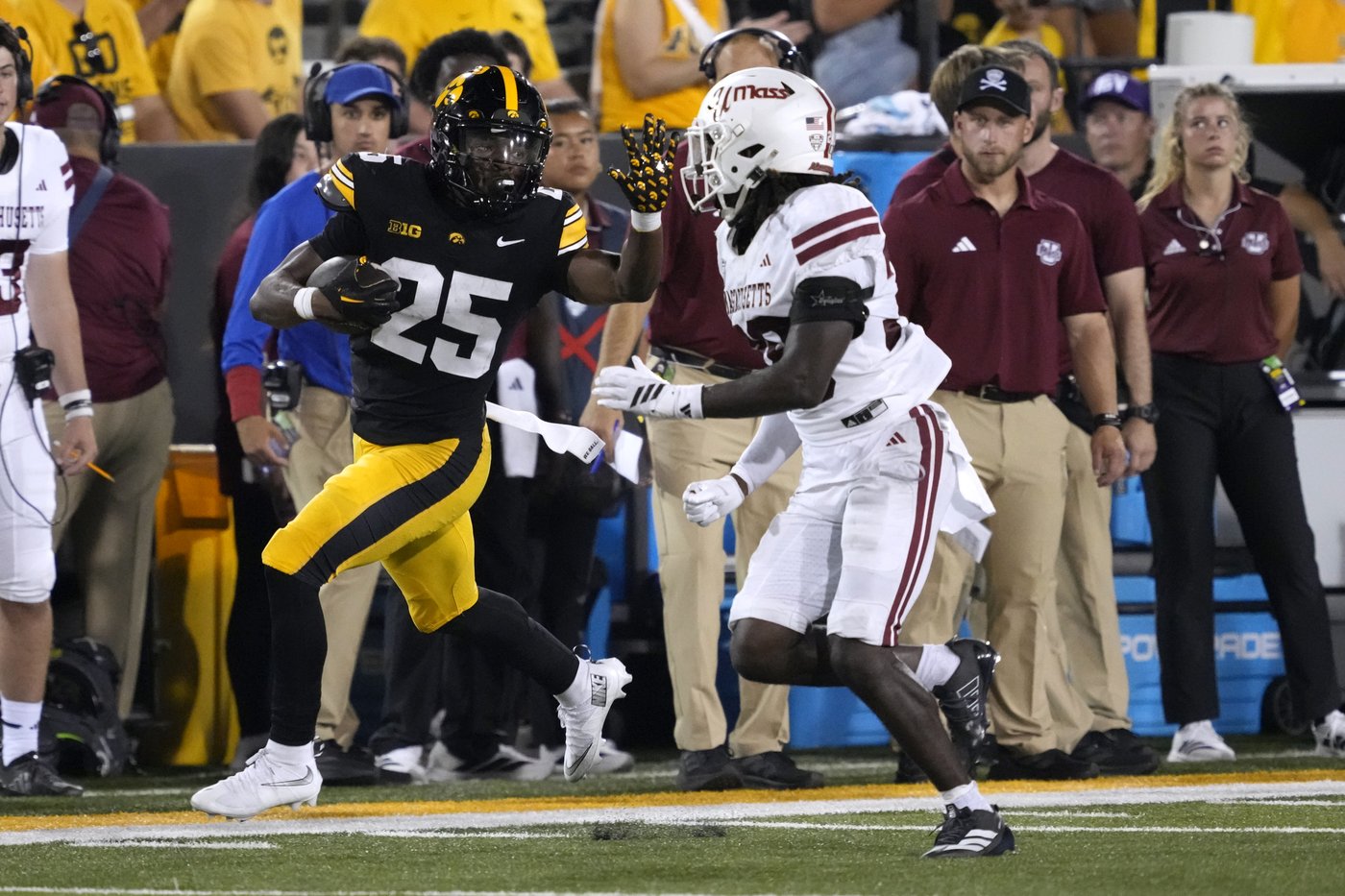 Iowa's Kirk Ferentz becomes Big Ten's winningest coach as Hawkeyes beat Massachusetts, 47-7 | iNFOnews.ca