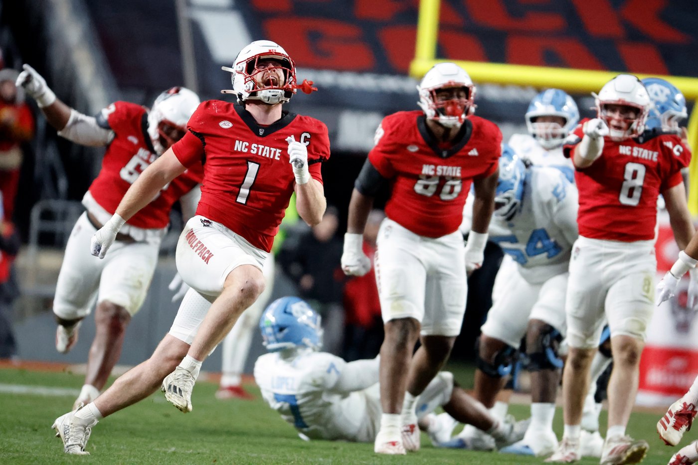 Wilson runs for 4 TDs as NC State beats UNC 42-19, winning rivalry game for 5th straight year | iNFOnews.ca
