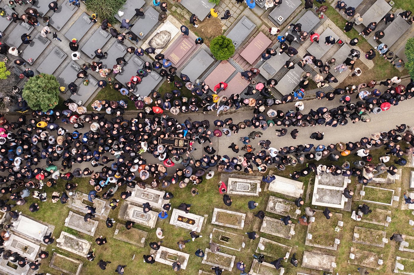 A voice that broke down barriers: Crowds fill Sarajevo to mourn beloved folk singer Halid Beslic | iNFOnews.ca A voice that broke down barriers: Crowds fill Sarajevo to mourn beloved folk singer Halid Beslic | iNFOnews.ca