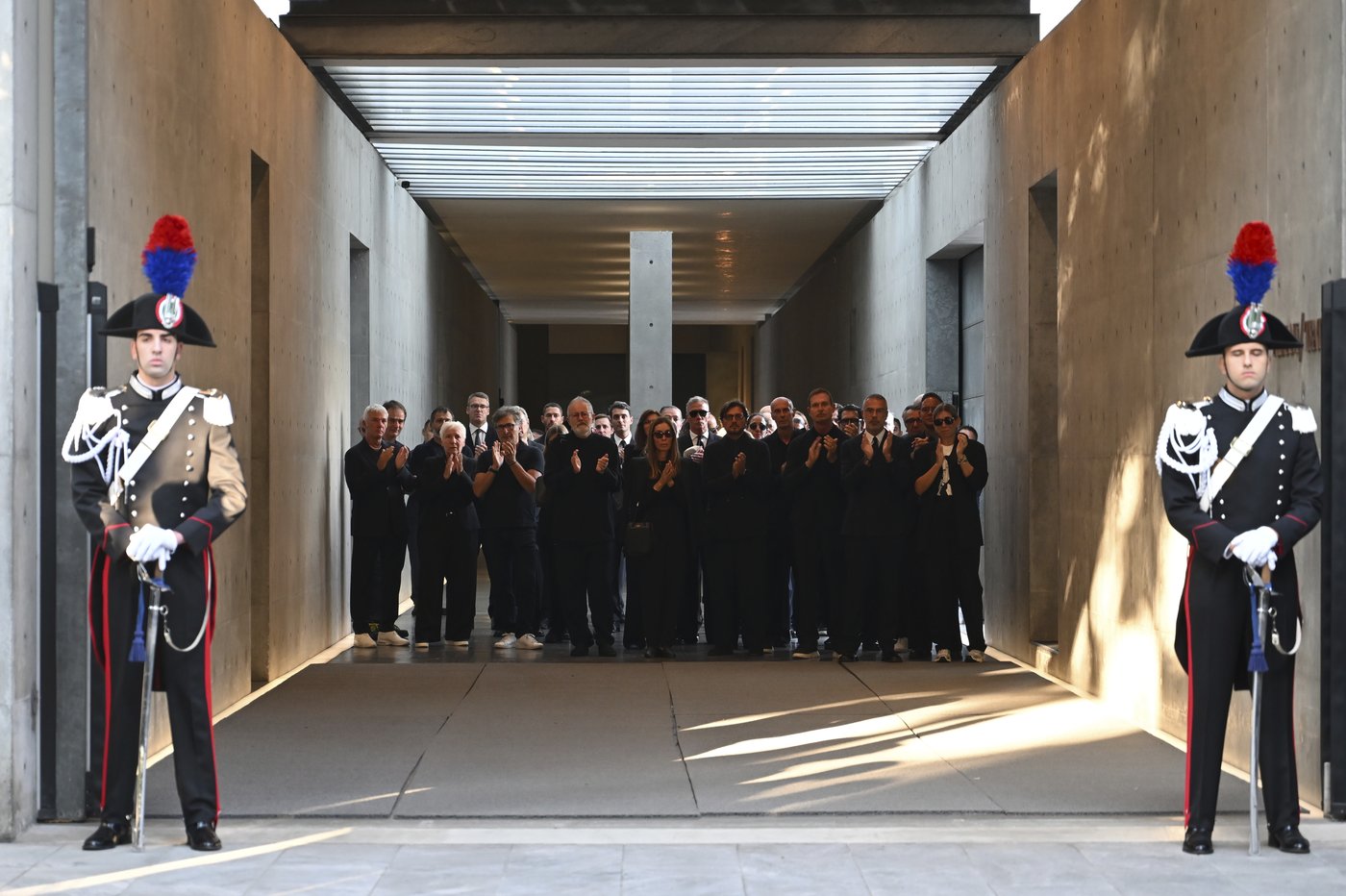 Italian fashion, political and sports figures among thousands bidding farewell to Giorgio Armani | iNFOnews.ca Italian fashion, political and sports figures among thousands bidding farewell to Giorgio Armani | iNFOnews.ca
