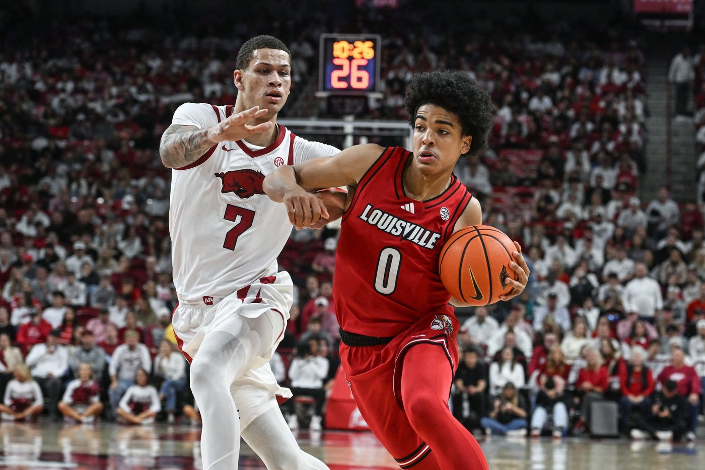 Brazile scores 21 points as No. 25 Arkansas hands No. 6 Louisville its 1st loss, 89-80 | iNFOnews.ca Brazile scores 21 points as No. 25 Arkansas hands No. 6 Louisville its 1st loss, 89-80 | iNFOnews.ca