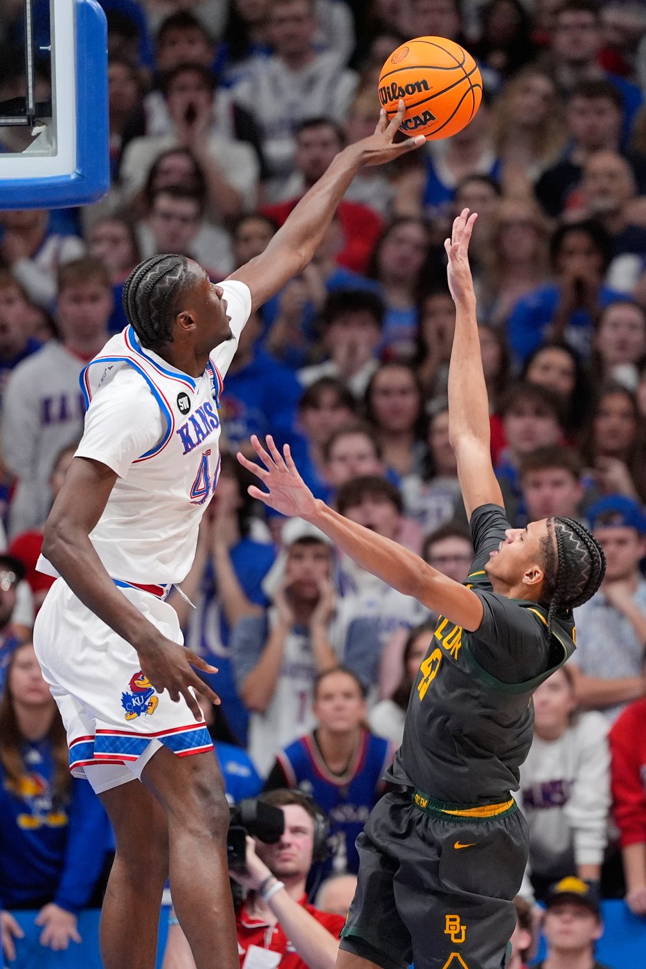Darryn Peterson scores 26 and Flory Bidunga adds a double-double as Kansas tops Baylor 80-62 | iNFOnews.ca