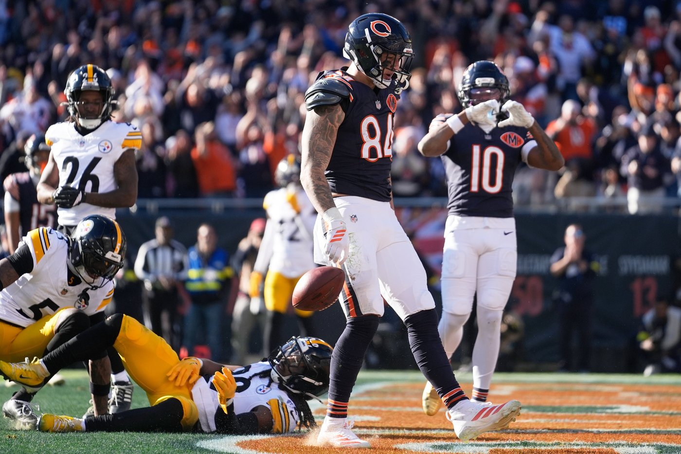 Caleb Williams throws for 3 TDs as Bears beat Steelers 31-28 with nemesis Aaron Rodgers sidelined | iNFOnews.ca