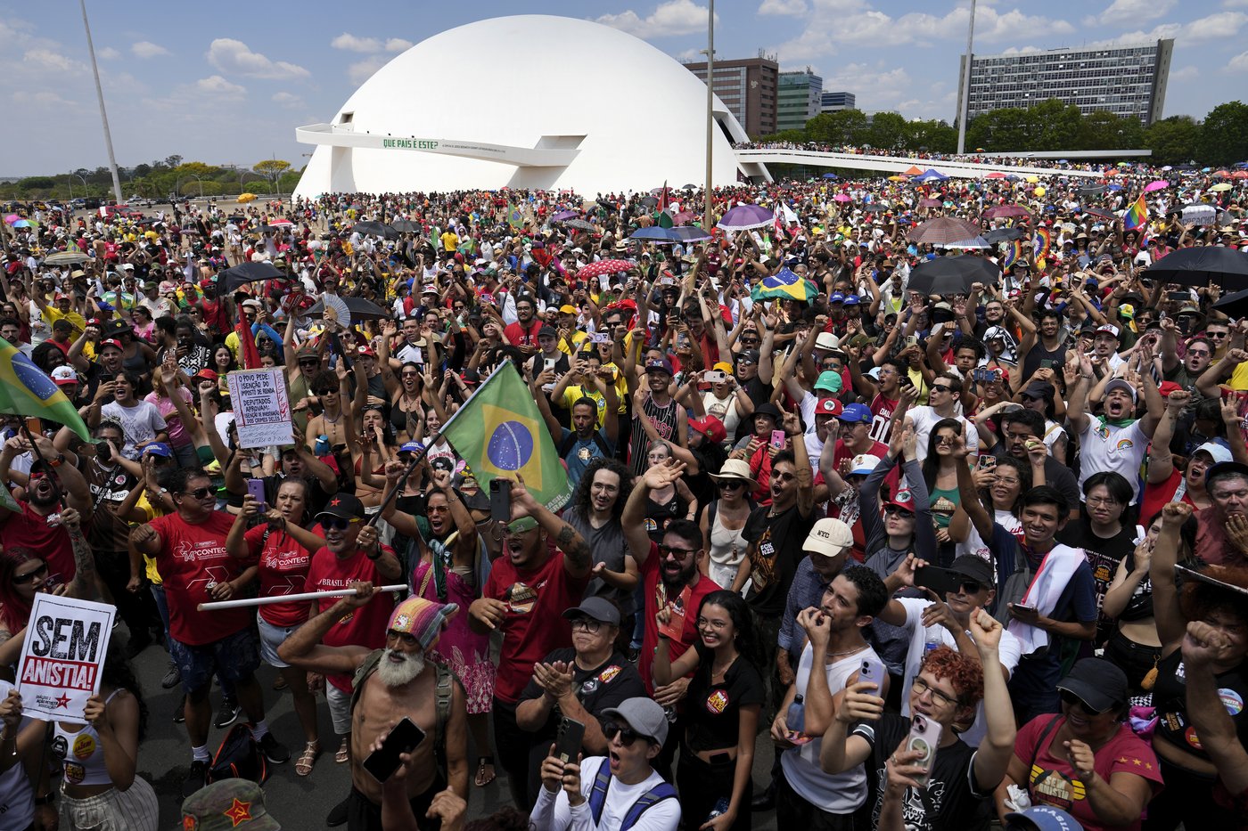 Brazilians protest against a bill that could lead to a pardon for Bolsonaro and allies | iNFOnews.ca Brazilians protest against a bill that could lead to a pardon for Bolsonaro and allies | iNFOnews.ca