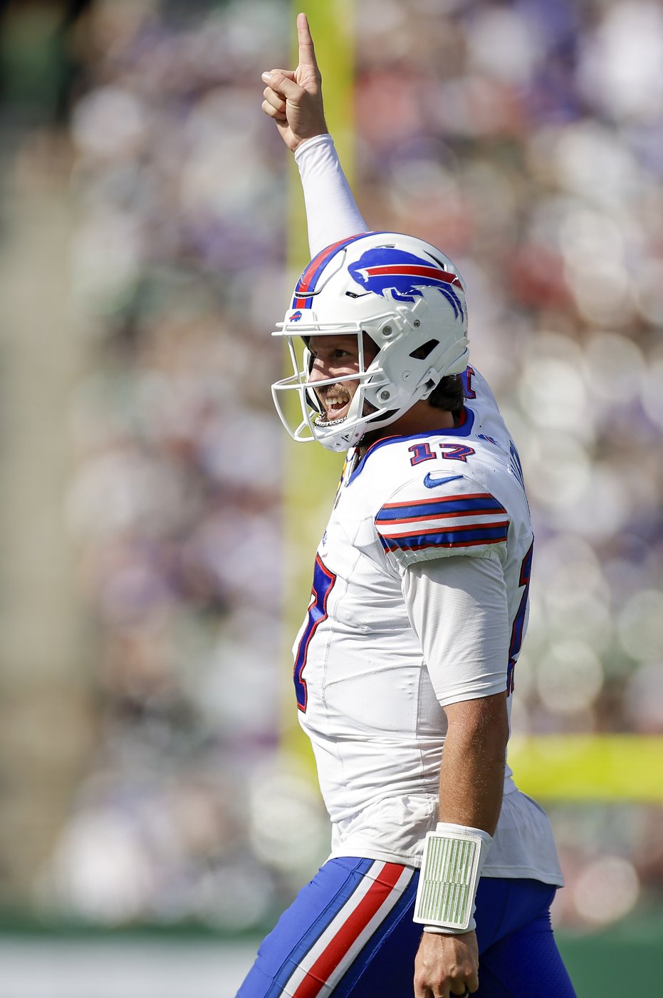 Mike McDaniel maintaining his cool as 0-2 Dolphins travel to face AFC East rival Bills in prime time | iNFOnews.ca